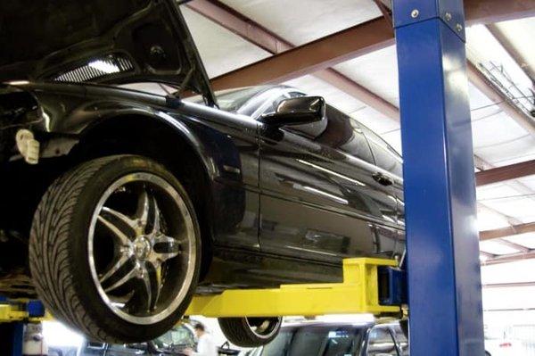 From dent removal and paint to engine tune-ups and oil changes, Woodlands Car Care & Collision Center is your top shop!