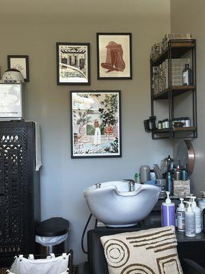 More artwork and head wash area.