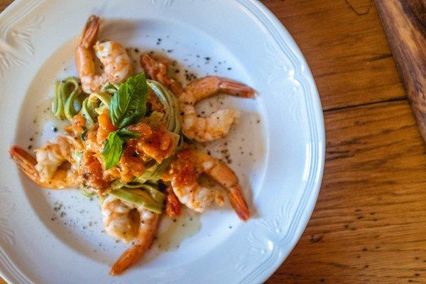 Seaweed fettuccine with shrimp and zucchini.