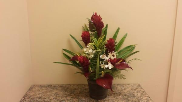 Beautiful arrangement shipped to Arizona.  Still gorgeous after the funeral home forgot it in their cooler - flowers are 6 days old here!