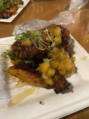 Blackened chicken with mango chutney and plantains