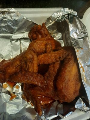 5 whole wings w/mambo sauce