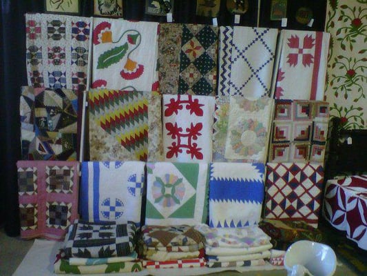 Marie Miller Antique Quilts at the Tailgate/Music Valley Antiques Show in Nashville,Tenn.