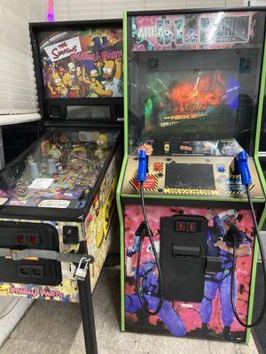 Simpsons pinball (not working ) and Area 51