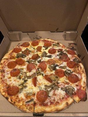 Mushroom and Pepperoni pizza