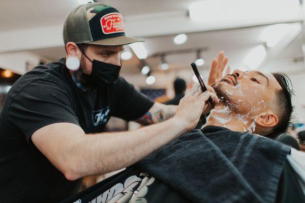 Straight razor shave