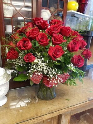 4 dozen red roses