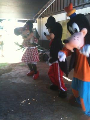 The trio dancing....and Minnie is spectacular!