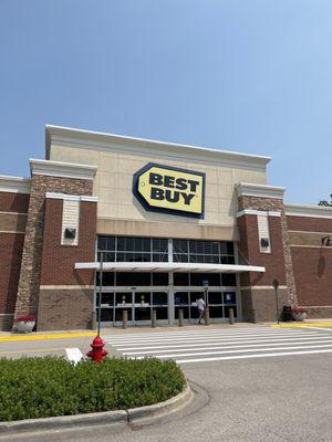 This Best Buy is telling customers they don't have any employees to help them.   Looks like I will be taking my business elsewhere.