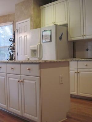 Builder white cabinets before makeover.