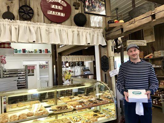 Best Pies, Apple Fritters, and Glazed Donuts!