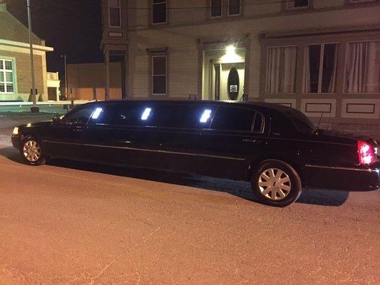 Luxury eight passenger limo