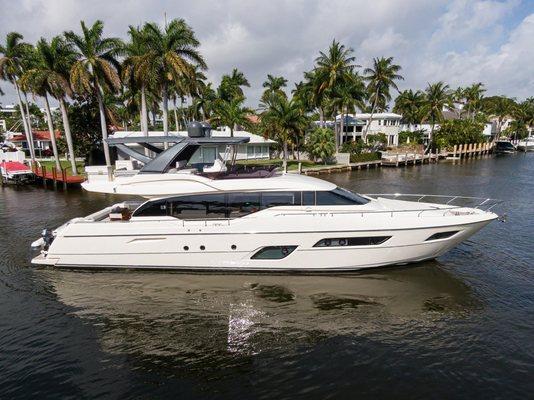 2017 70' Ferretti Yachts 700