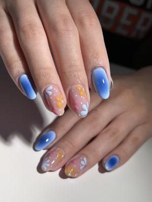 Aura Floral nails by Vincent