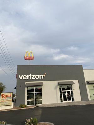 Verizon store entrance