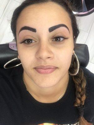 Getting eyebrow tinting