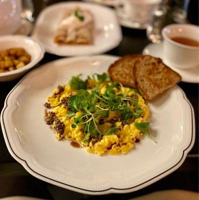 Kernöl scrambled eggs with pumpkin seed oil and mache, stellar.