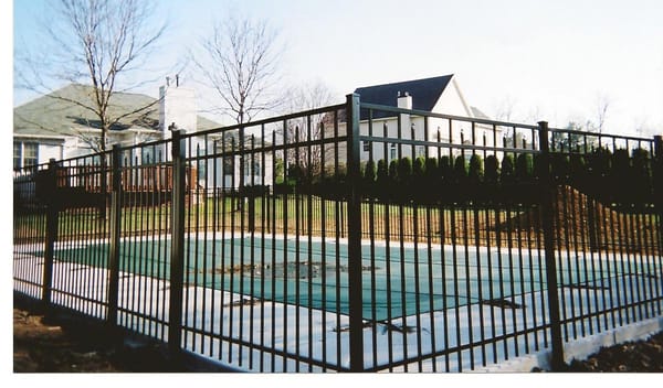 Pool Code Ornamental Aluminum Fence with alternating pickets