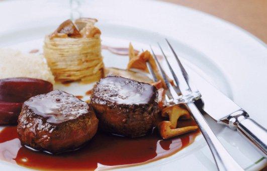 Filet mignon with red wine sauce