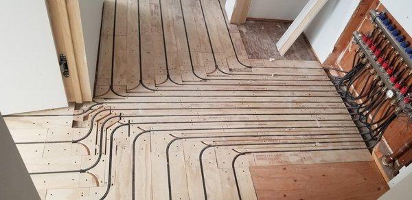 Uderfloor radiant heat installation.