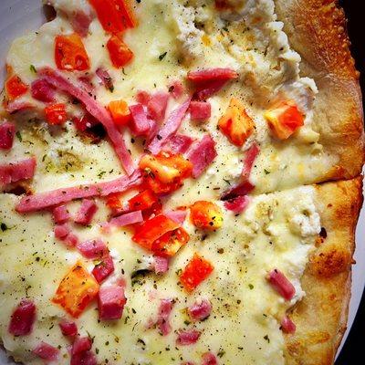 White pizza, extra cheese, tomato and ham