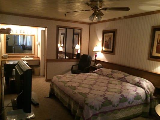 King room at Gateway Motel