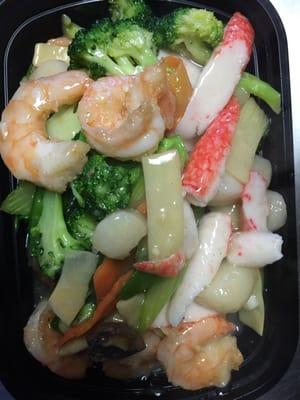 seafood delight。with white sauce look so delicious