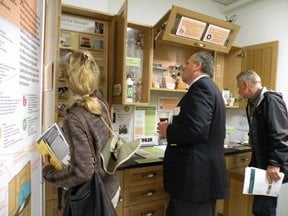 Unveiling our kitchen exhibit at the 2009 Exhibitor Showcase