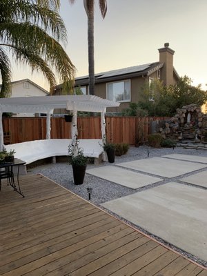 Low-maintenance outdoor living space