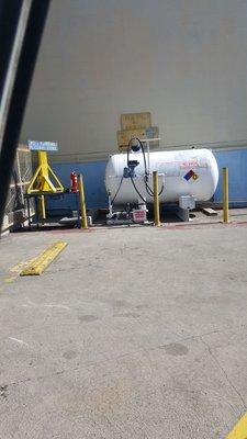 Propane gas tank