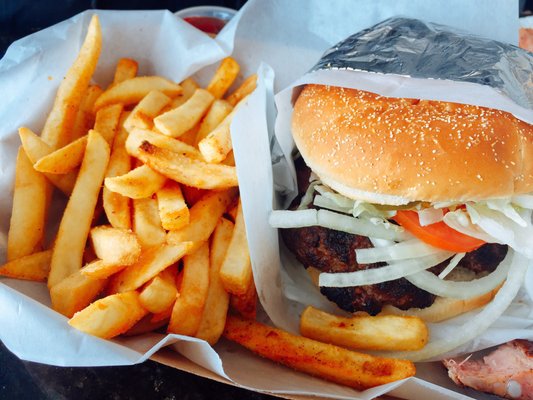 Hamburger w/ fries