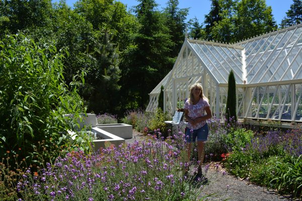 Greenhouse - baby plants love it here !