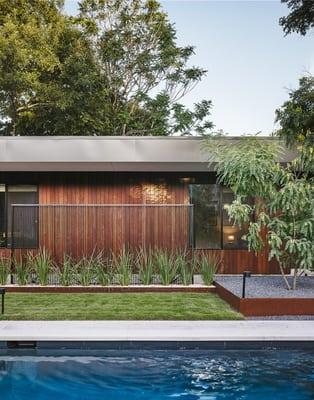 Abbenante Residence: Steel planters with native plants, and aggregates. Custom Steel Privacy screen. Photo Credit: Caseydunn.net