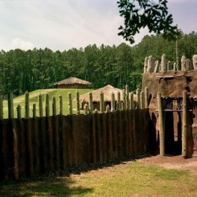 Guard tower, hut, mound and Townhouse at Town Creek