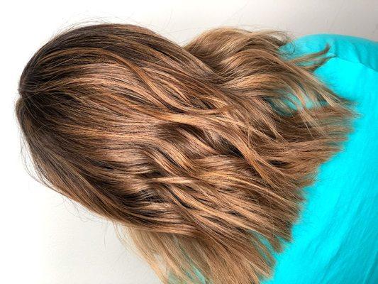 Beachy Waves On A Warm Dimensional Blonde