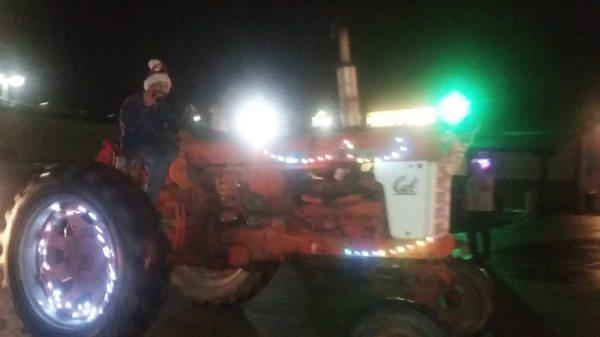 Wouldn't be Rio Linda without a tractor in the parade ;)