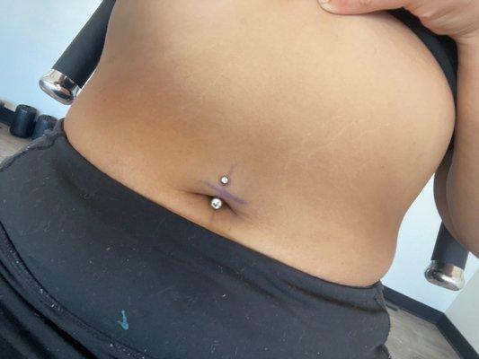 navel piercing