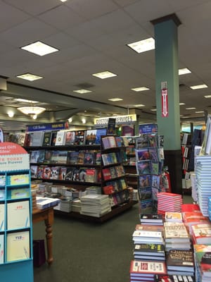 Bellingham Barnes & Noble -- Stallbrook Marketplace : 270 Hartford Avenue / Route 126, Bellingham             Interior