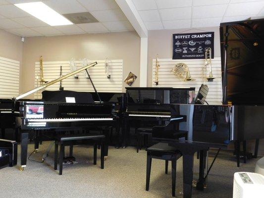 Yamaha pianos and new and used instruments. Buffet, Eastmann, Sonare, Amadeus, Trevor James