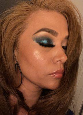 Blue shadow look