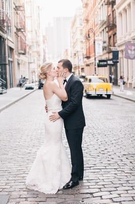 A wedding at 620 Loft & Garden, Manhattan.  Photo by Kelly Kollar Photography.