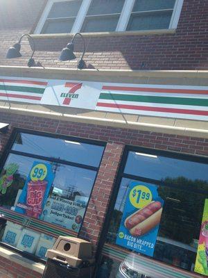 Dedham 7-Eleven -- 29 Bridge Street / Route 109, Dedham              Storefront