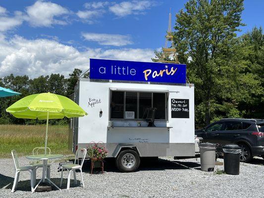 Food truck avec seating!