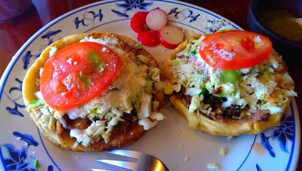 Sopes con carnitas and al pastor