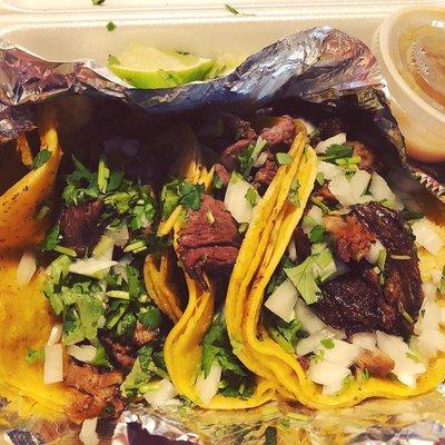 Tacos de Carne Asada y Carnitas