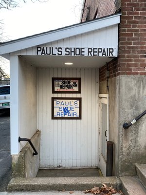 Entrance to Paul's Shoe Repair