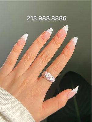 Pearl Nails. Super Cute;)