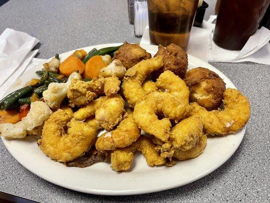 Fried shrimp with hush puppies and mixed veggies