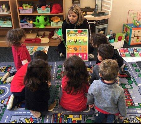 2 year old class circle time, learning about "Farm Animals"