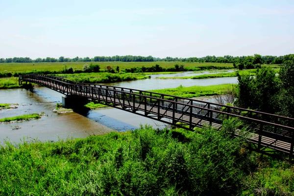 Walk across the footbridge over the Platte River where you'll enjoy a 360-degree open-air view of the vast open prairie.